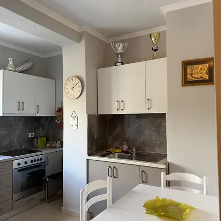 2br With View, Cozy & Modern Lejlighed